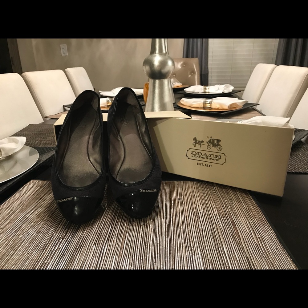 *******SOLD*******Authentic Coach Darena Shoes